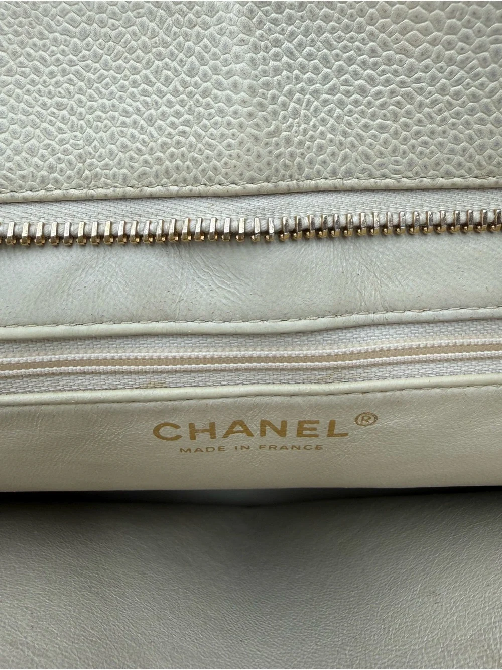 CHANEL Cream Medallion tote with gold hardware-VINTAGE series 7